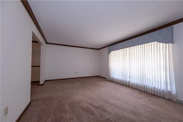 204 Woodbury Ct gallery image 44