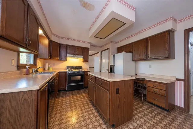 204 Woodbury Ct gallery image 46