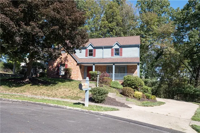 204 Woodbury Ct