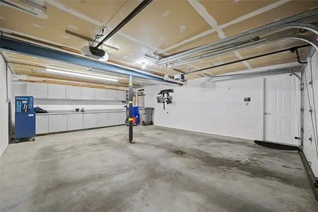 2045 Blossom Dr gallery image 10