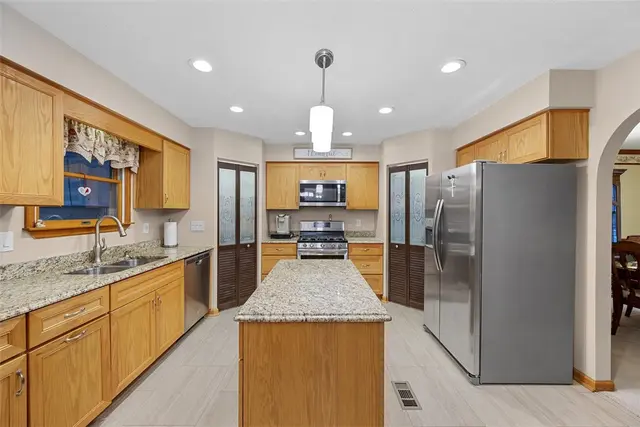 2045 Blossom Dr gallery image 29