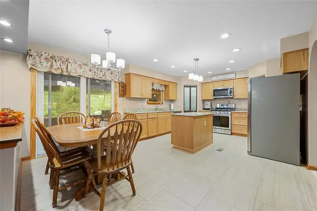 2045 Blossom Dr gallery image 37