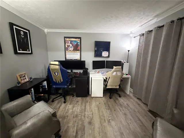 205 BROADVIEW COURT gallery image 6