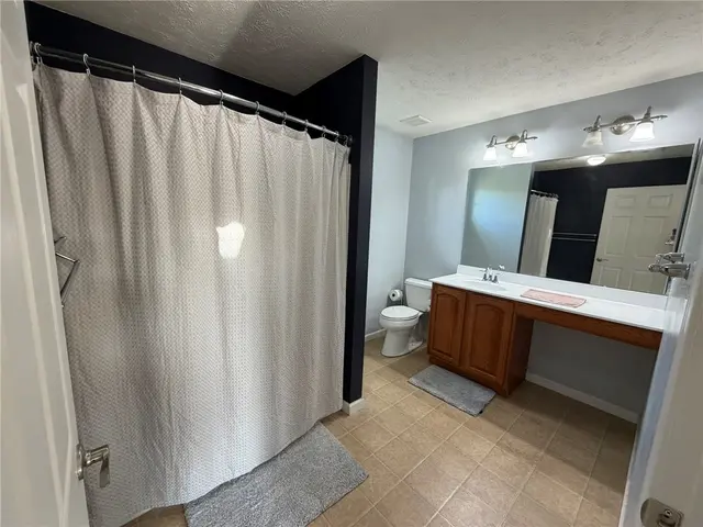 205 BROADVIEW COURT gallery image 10