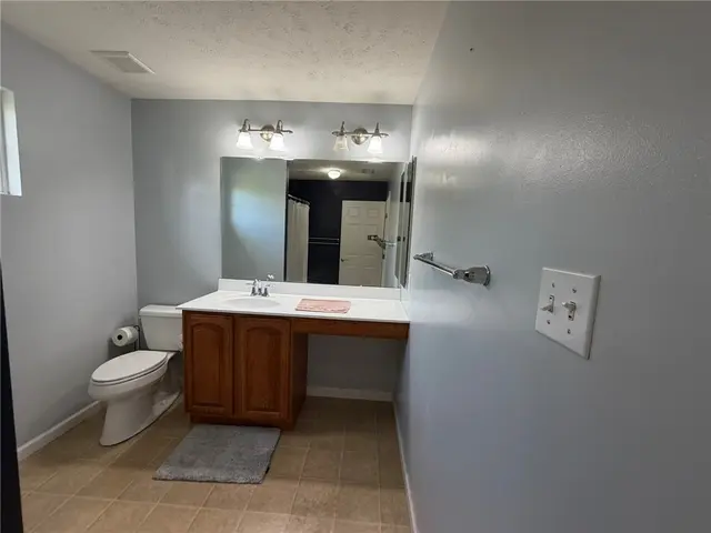 205 BROADVIEW COURT gallery image 11
