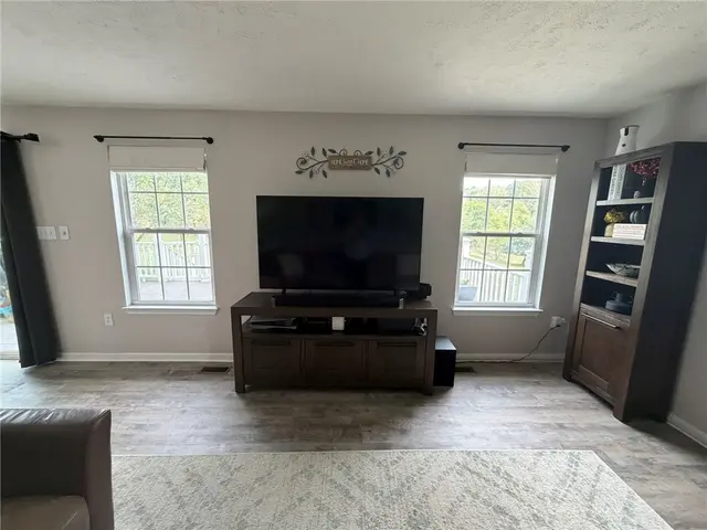 205 BROADVIEW COURT gallery image 21