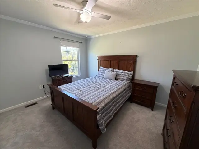 205 BROADVIEW COURT gallery image 23
