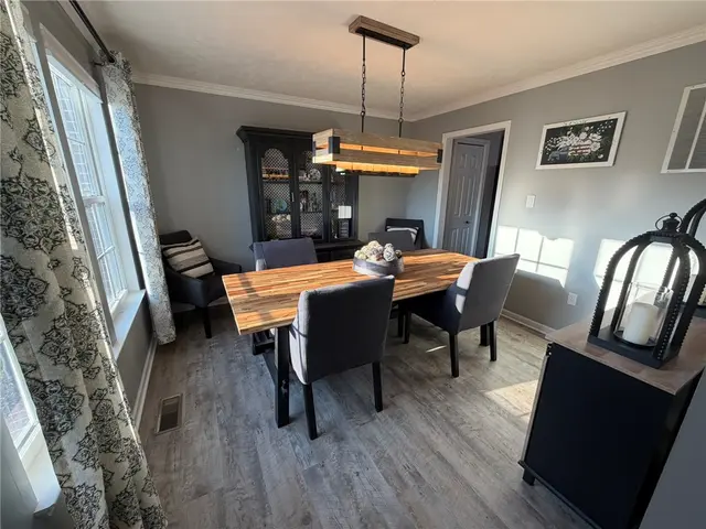 205 BROADVIEW COURT gallery image 26