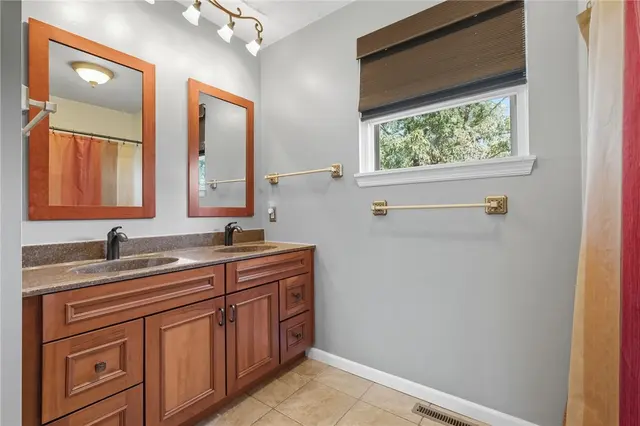 205 Hummingbird Hill gallery image 11
