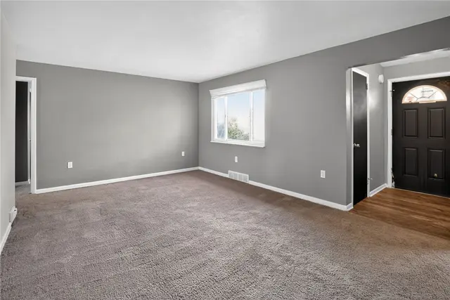 205 Sandle Ave gallery image 6