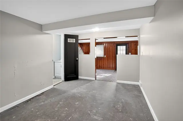 205 Sandle Ave gallery image 9