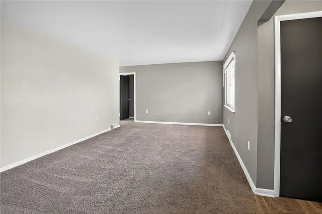 205 Sandle Ave gallery image 10