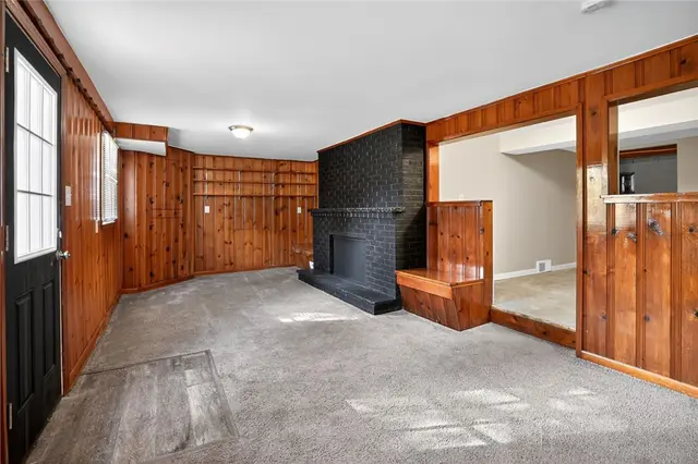 205 Sandle Ave gallery image 11