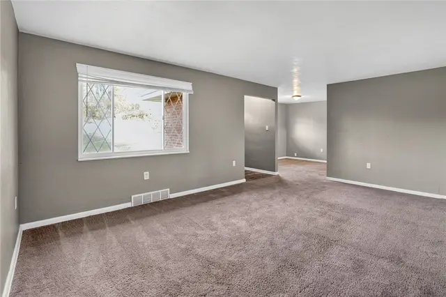 205 Sandle Ave gallery image 13