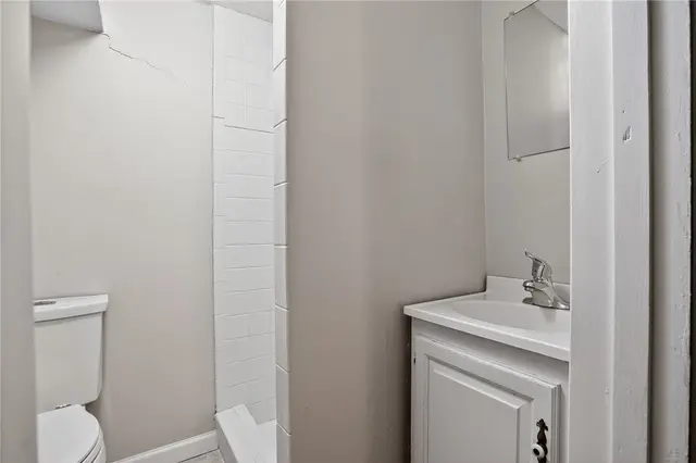 205 Sandle Ave gallery image 21