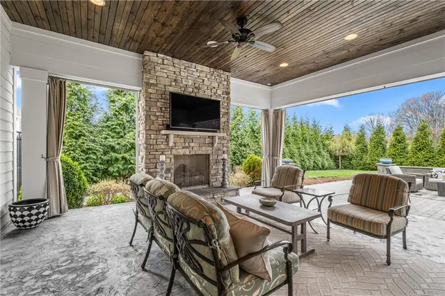 205 Timber Ridge Ct gallery image 16
