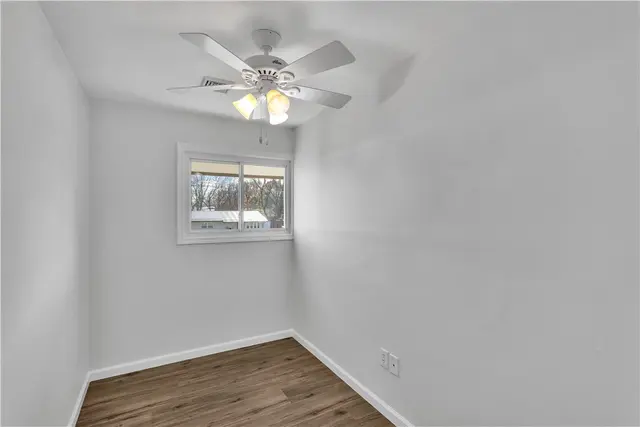 206 Sandalwood Dr gallery image 3