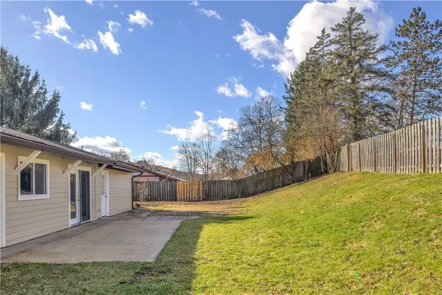 206 Sandalwood Dr gallery image 4