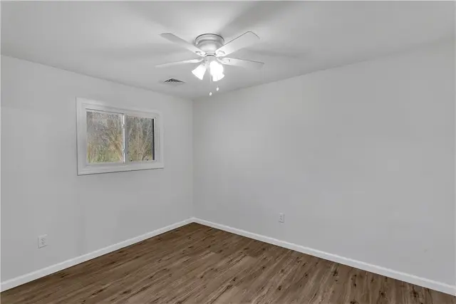 206 Sandalwood Dr gallery image 5