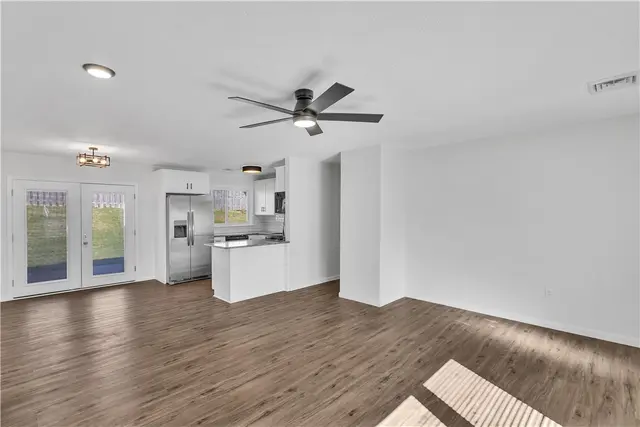 206 Sandalwood Dr gallery image 7