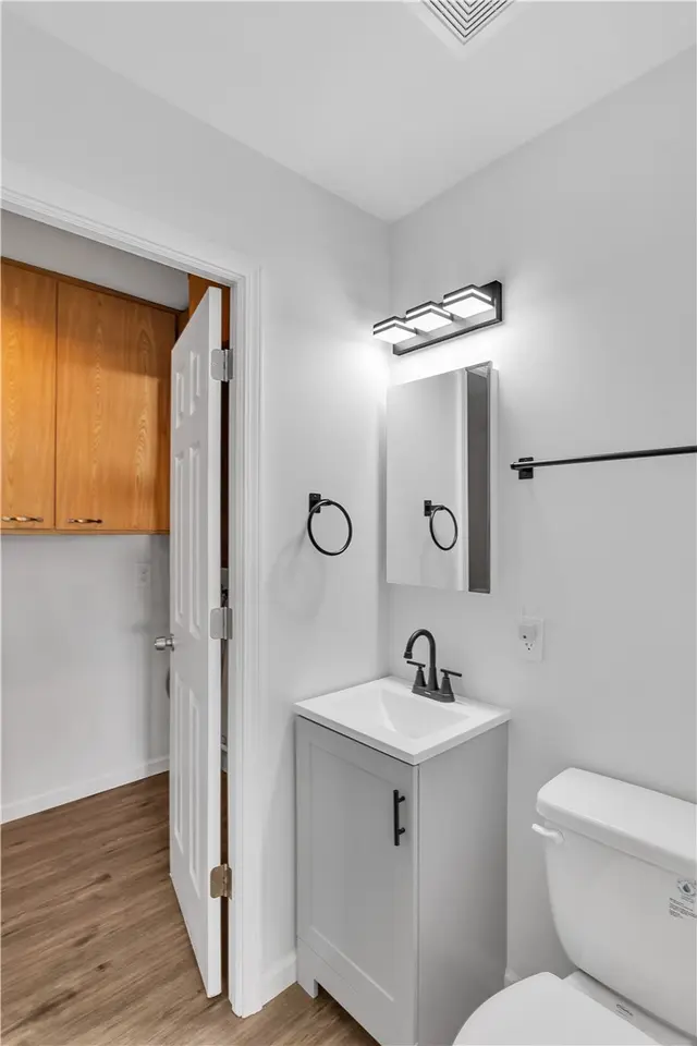 206 Sandalwood Dr gallery image 8