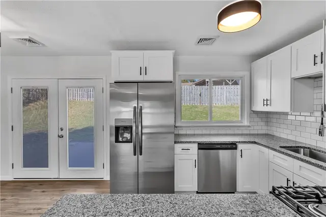 206 Sandalwood Dr gallery image 9