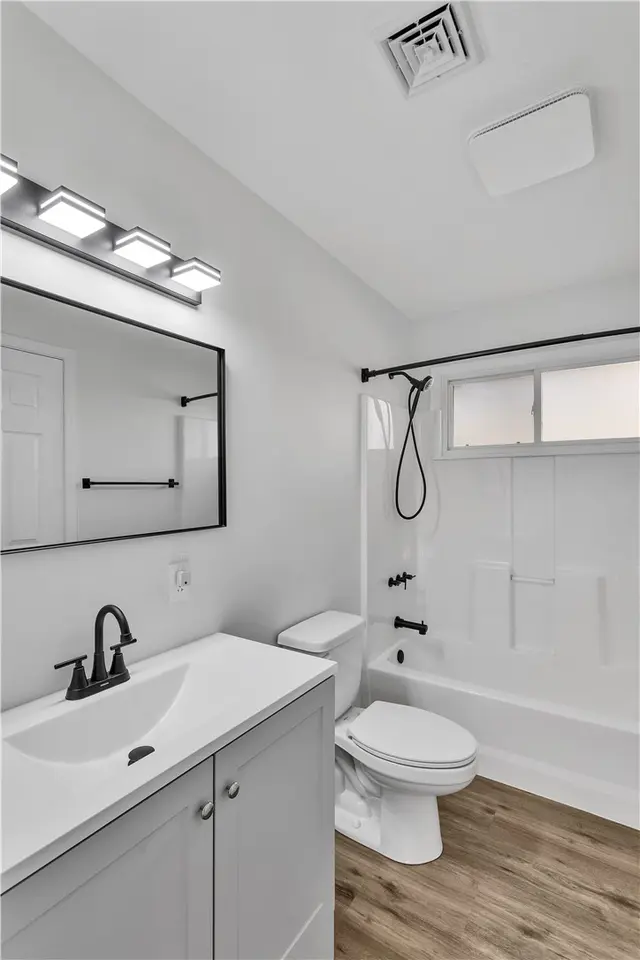 206 Sandalwood Dr gallery image 12