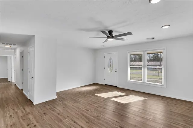 206 Sandalwood Dr gallery image 13