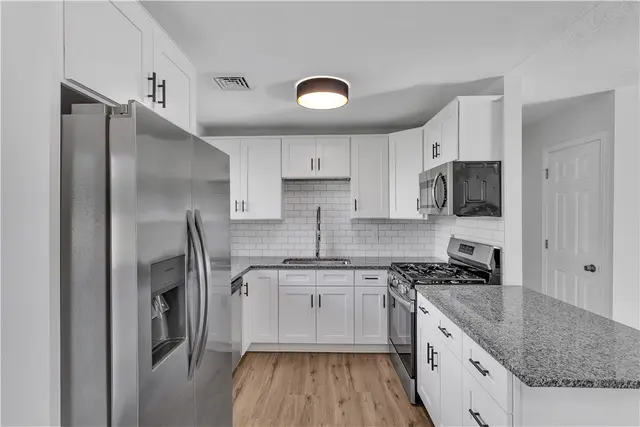 206 Sandalwood Dr gallery image 15