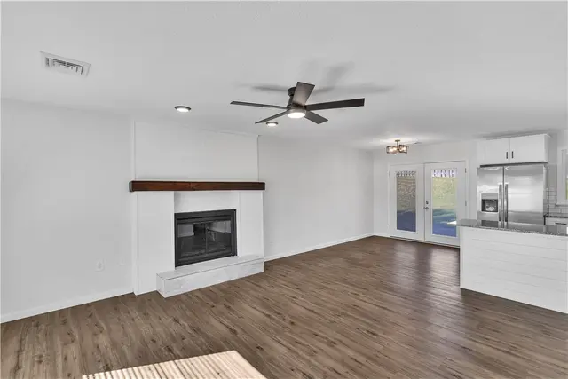 206 Sandalwood Dr gallery image 18