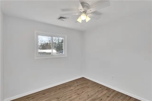 206 Sandalwood Dr gallery image 24