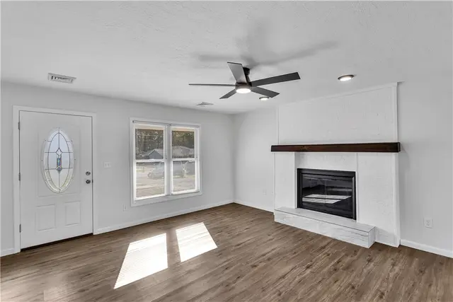 206 Sandalwood Dr gallery image 25