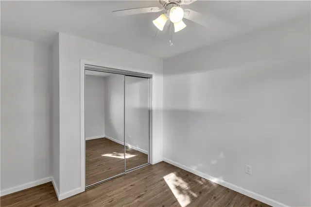 206 Sandalwood Dr gallery image 26
