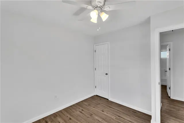 206 Sandalwood Dr gallery image 27
