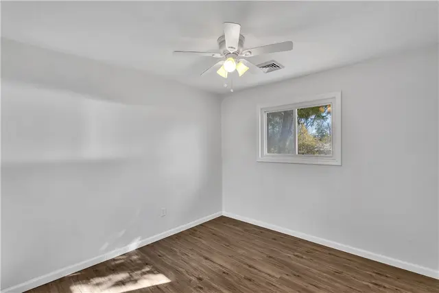 206 Sandalwood Dr gallery image 29