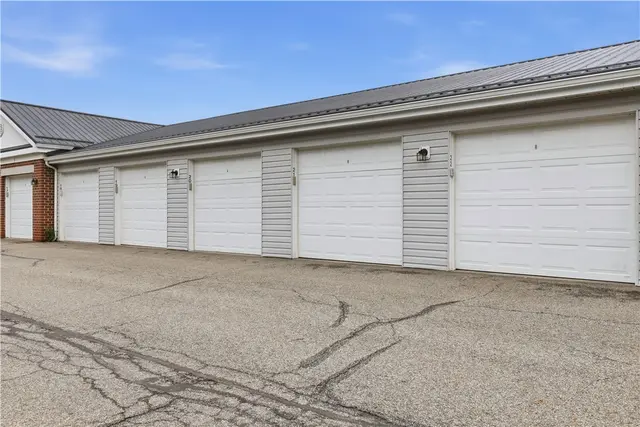206 Sonie Dr gallery image 32