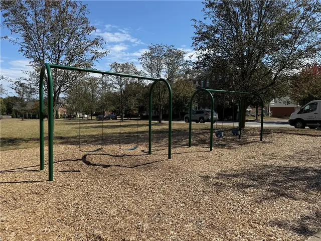 206 Village Place gallery image 2