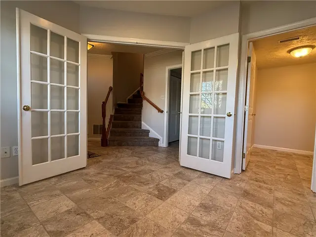 206 Village Place gallery image 3