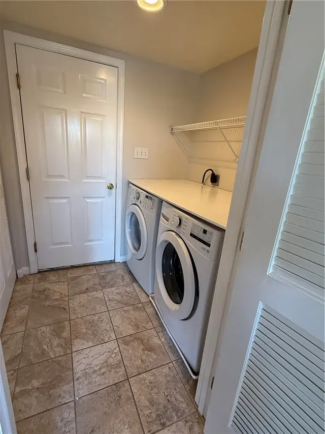 206 Village Place gallery image 11