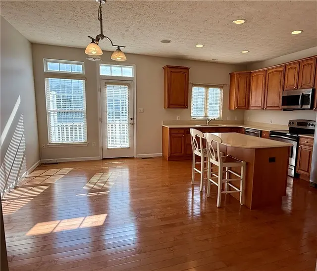 206 Village Place gallery image 14
