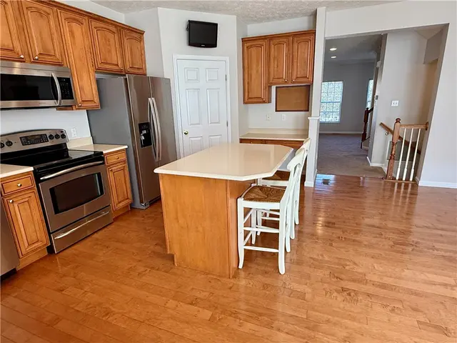 206 Village Place gallery image 15