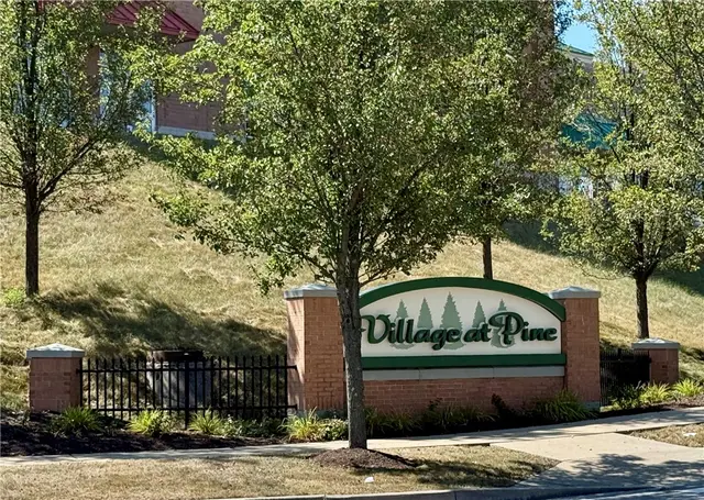 206 Village Place gallery image 18