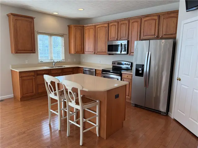 206 Village Place gallery image 20