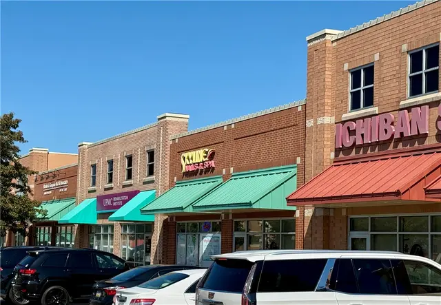 206 Village Place gallery image 21