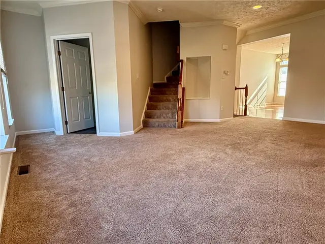 206 Village Place gallery image 23