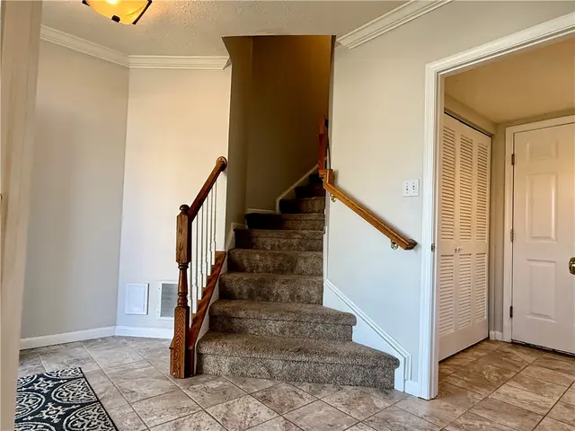 206 Village Place gallery image 25