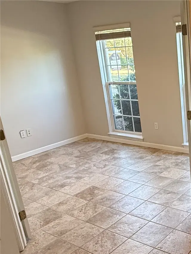 206 Village Place gallery image 26