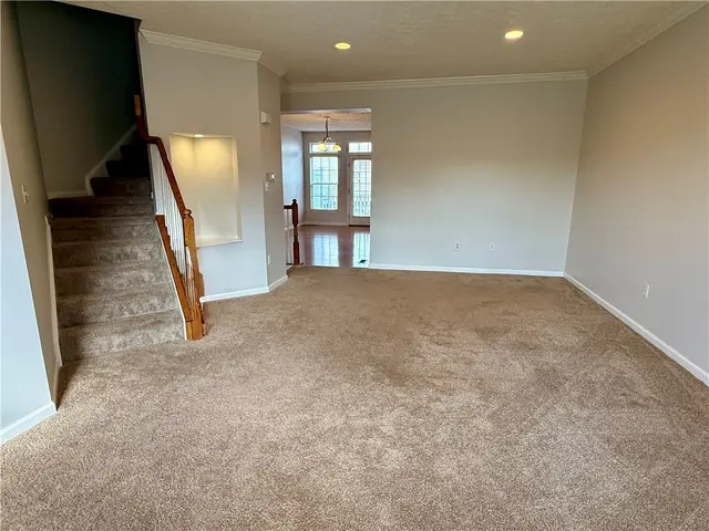 206 Village Place gallery image 31