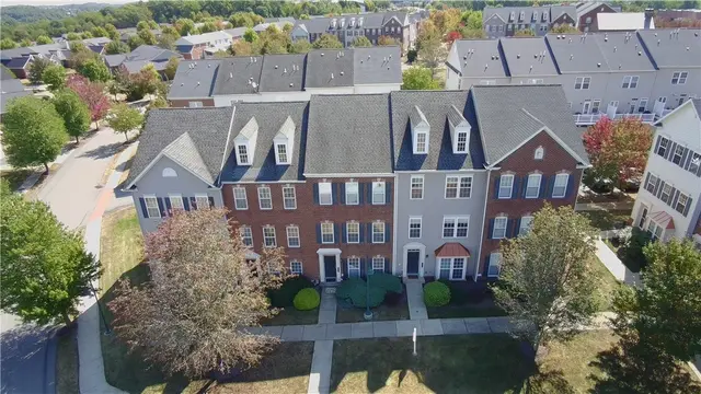 206 Village Place gallery image 39