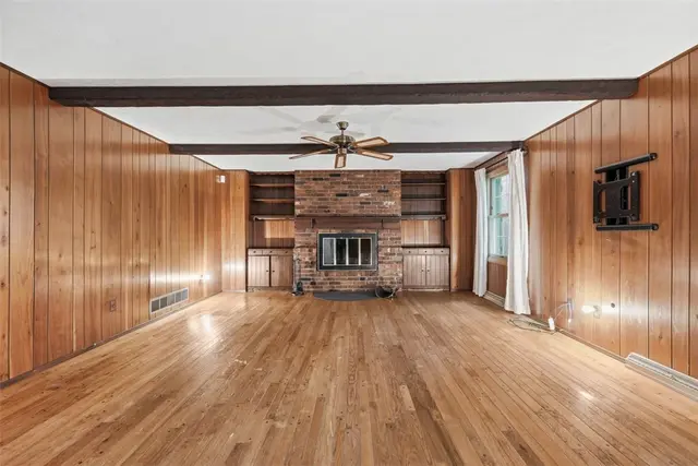 2060 Aldergrove Drive gallery image 3